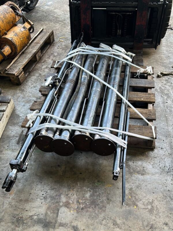 Hydraulic Outrigger Cylinder Repair